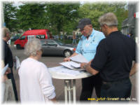 "Nach dieser Aufkl&auml;rung gaben die B&uuml;rger gerne ihre Unterschrift."